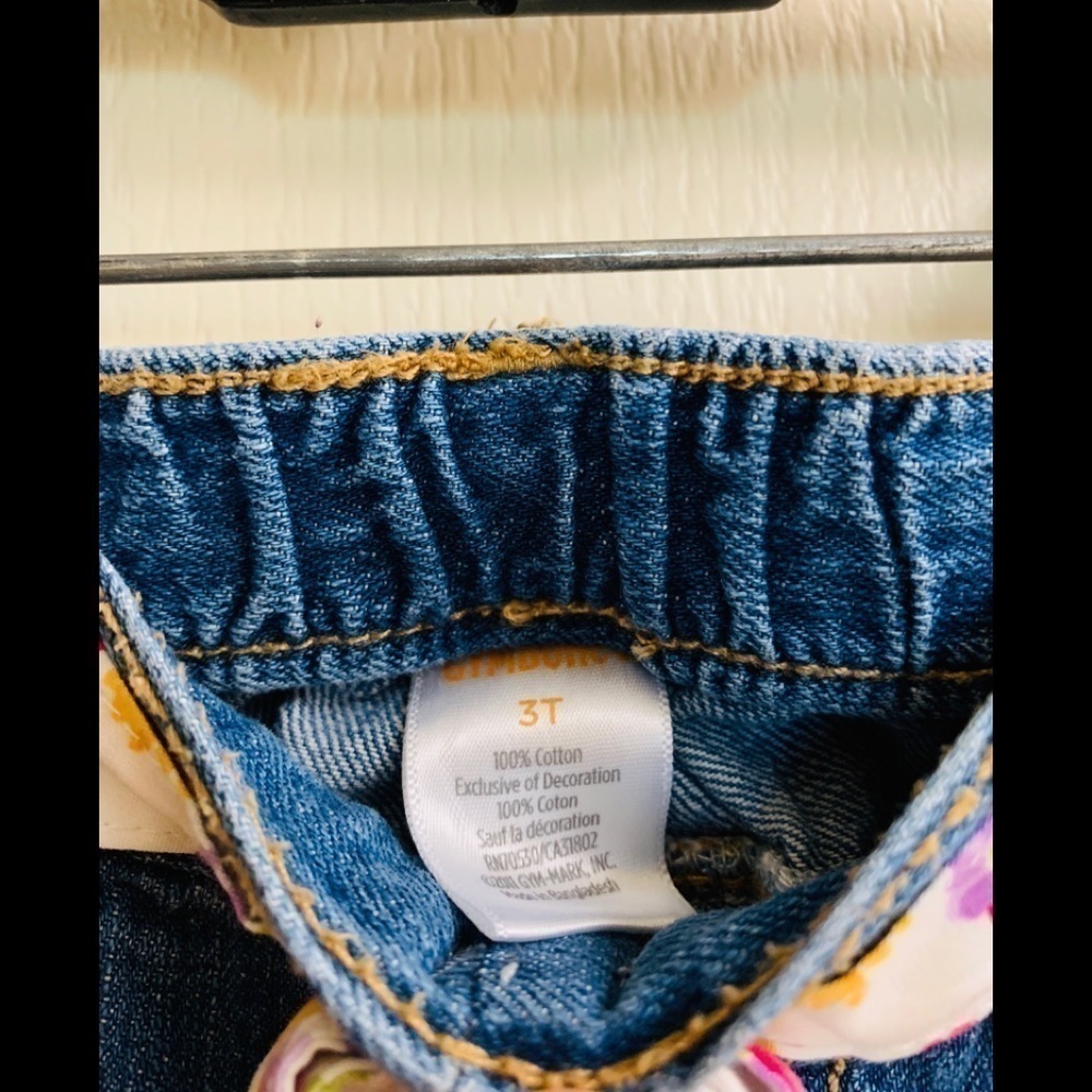 Jeans - Picture 2 of 3